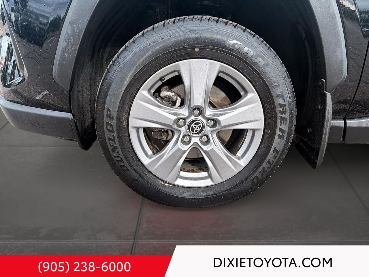 2025 Toyota RAV4 XLE AWD / CLEAN CARFAX / HEATED SEATS / MOONROOF / ALLOY WHEELS / CARPLAY AND ANDROID AUTO Black Mississauga - photo #6