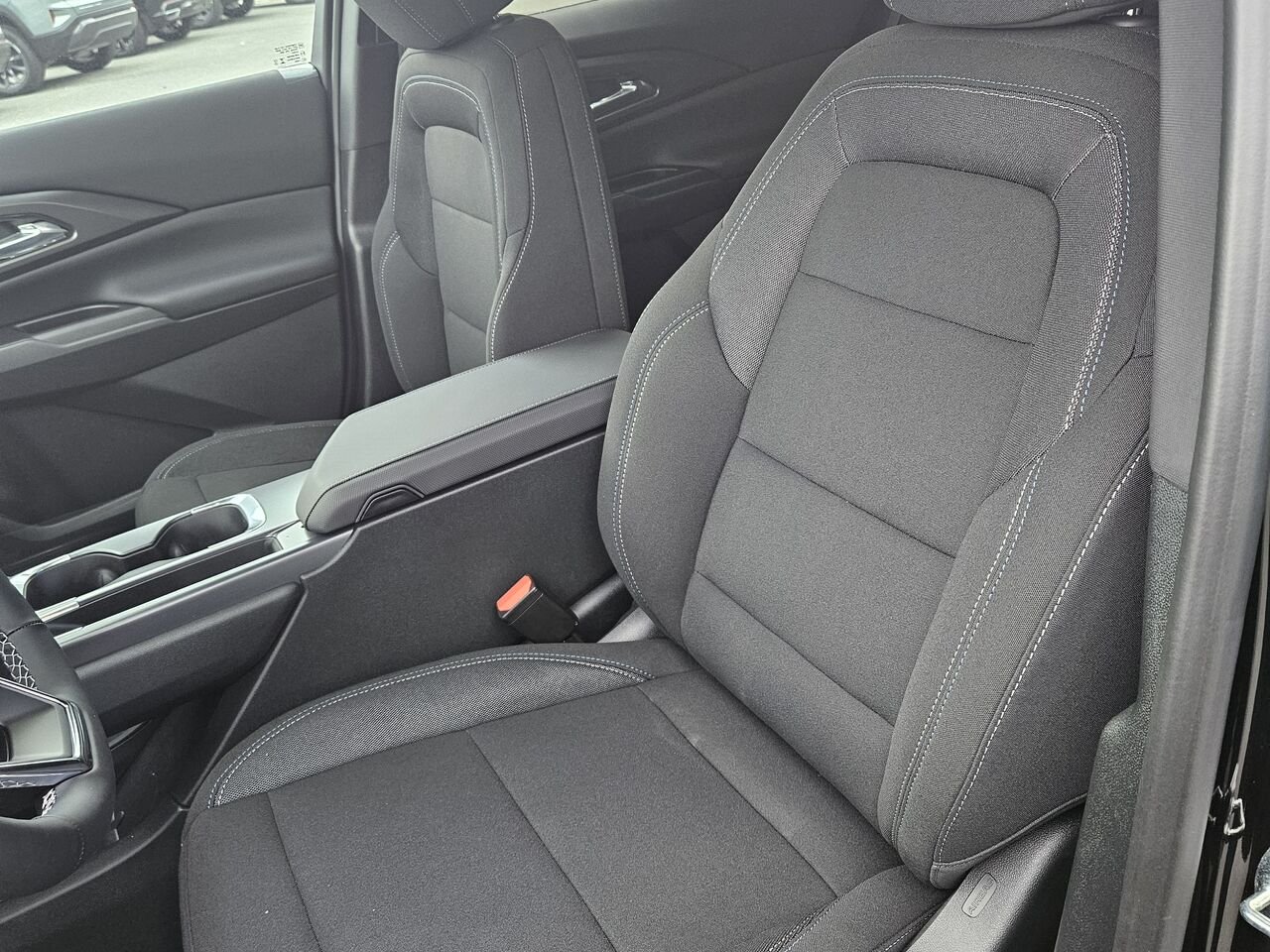 2027 Chevrolet Equinox EV LT1 4 portes avec PCY Black Thetford Mines - photo #13