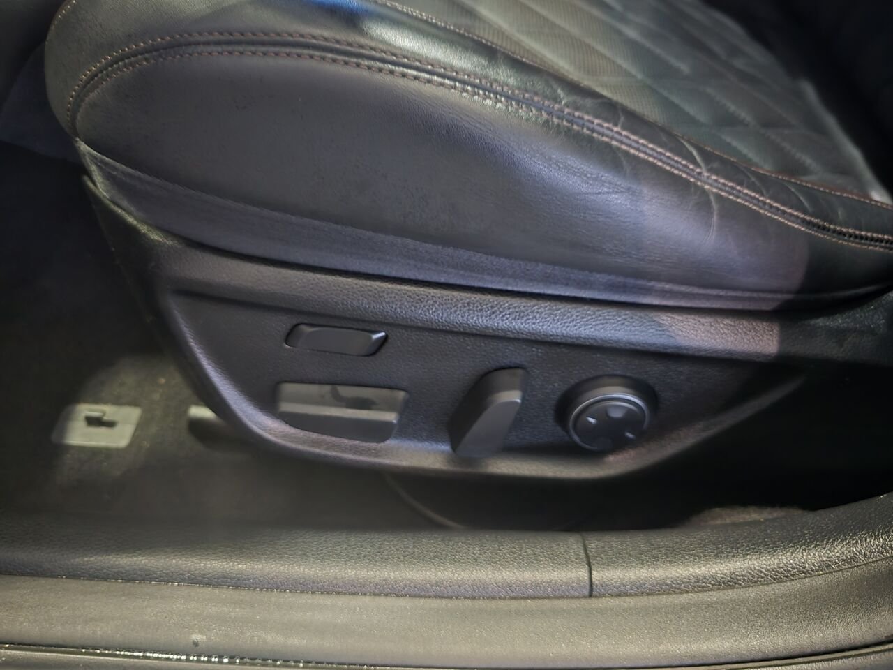 2019 Genesis G70 Black  - photo #13