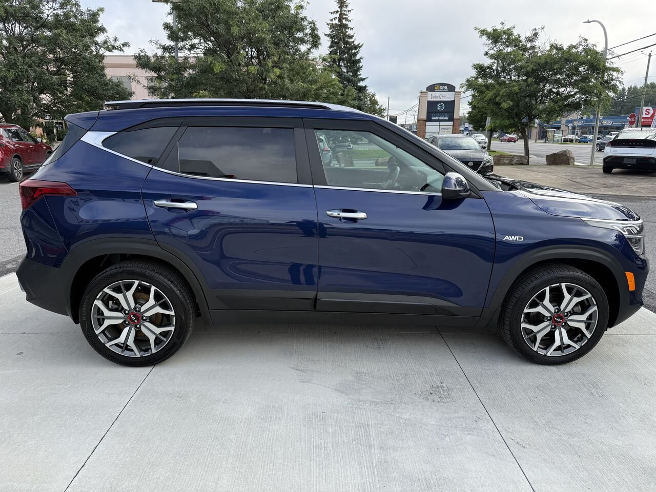 Kia Seltos SX Turbo TI avec intérieur noir 2023 Bleu Châteauguay - photo #6