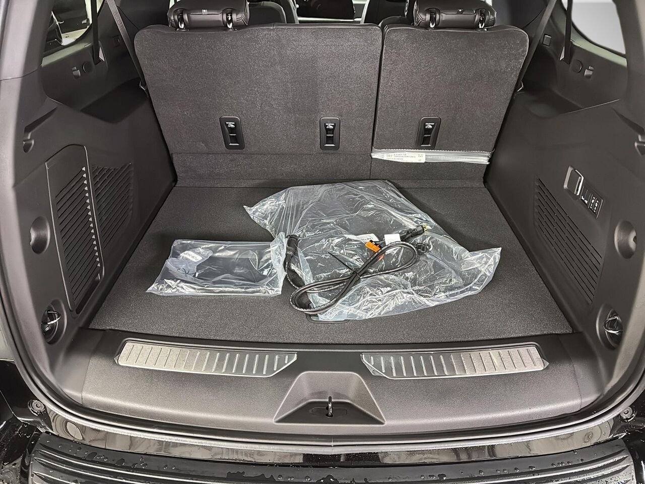 CHEVROLET Suburban HIGH COUNTRY 2027 NOIR Saint-Hyacinthe - photo #5