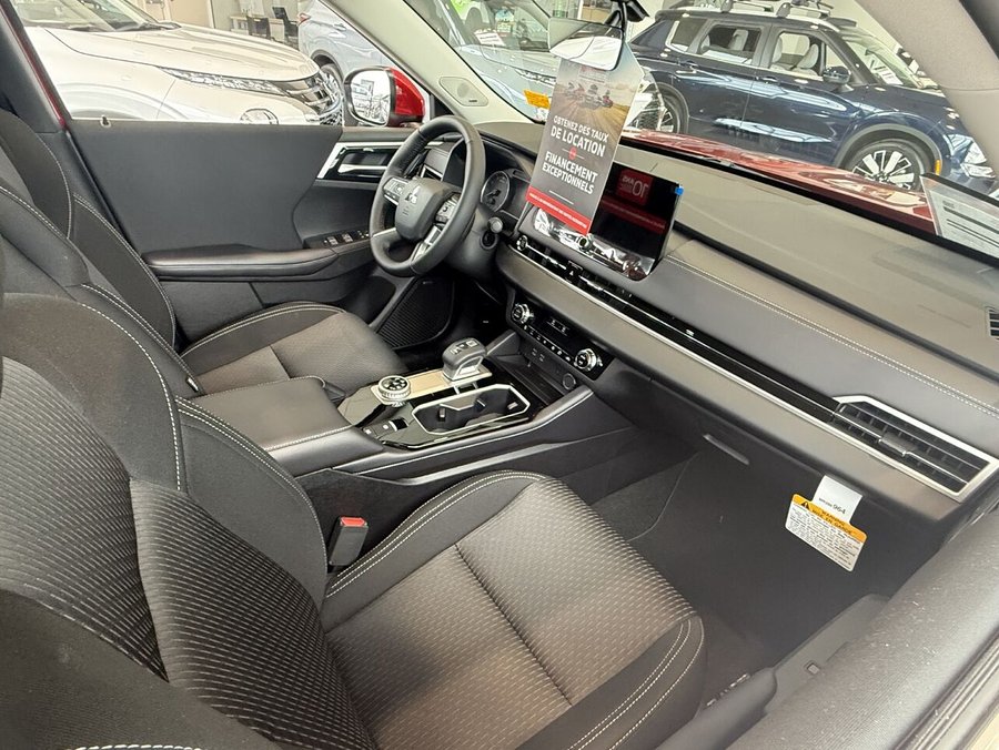 2026 MITSUBISHI Outlander SE Red Diamond