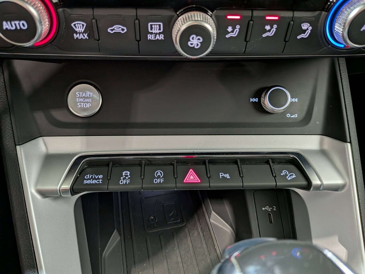 2020 Audi Q3 Progressiv 45 TFSI quattro White Val-David - photo #25