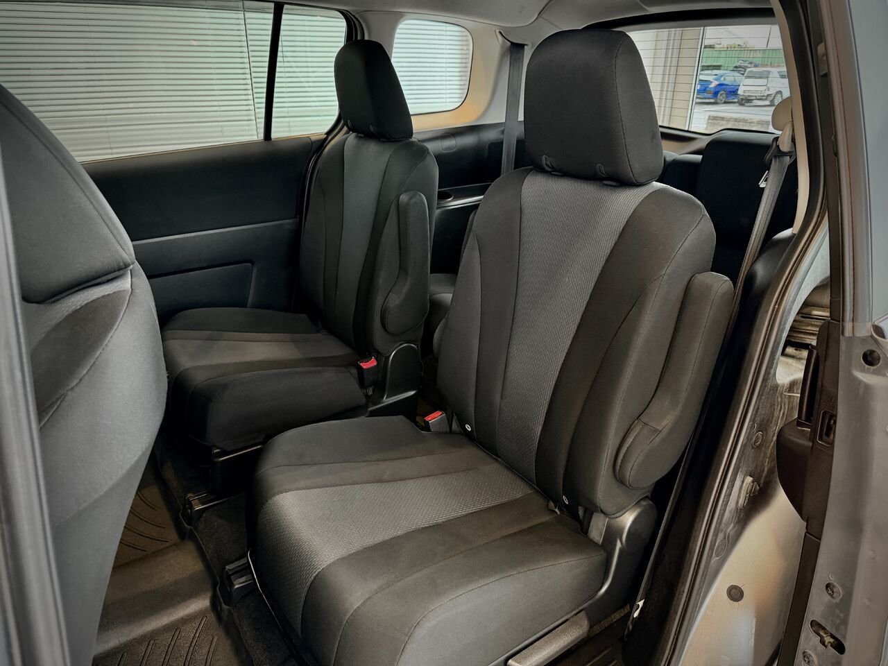 2014 Mazda Mazda5 Silver Notre-Dame-des-Prairies - photo #18