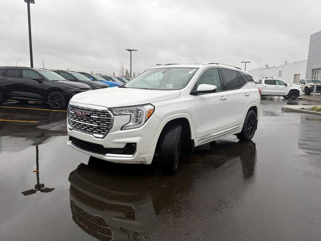 2022 GMC Terrain AWD 4dr Denali White Sherwood Park - photo #2