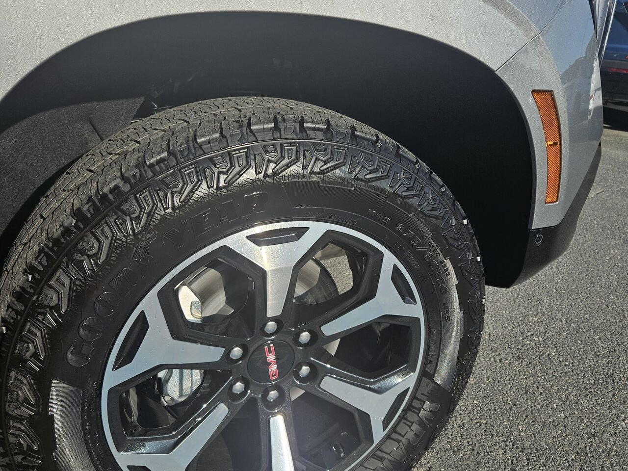 2026 GMC Yukon AT4 4 portes 4RM Sterling Metallic Thetford Mines - photo #24
