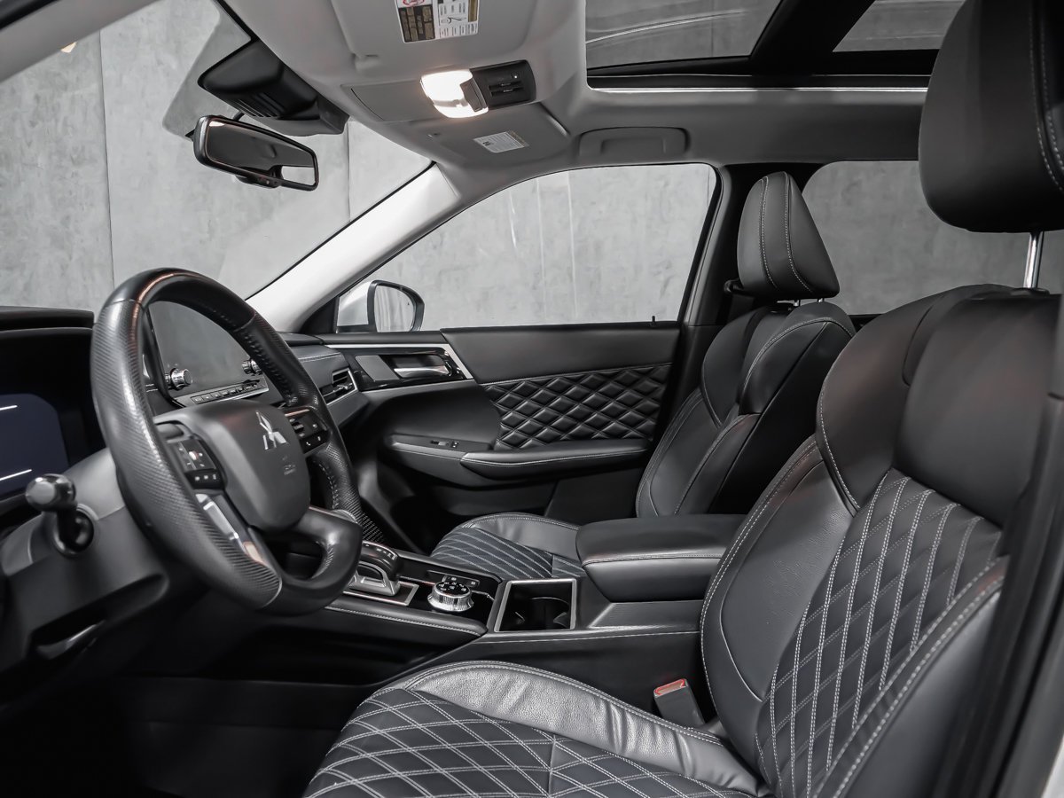 2023 Mitsubishi Outlander SEL Silver Montreal - photo #12