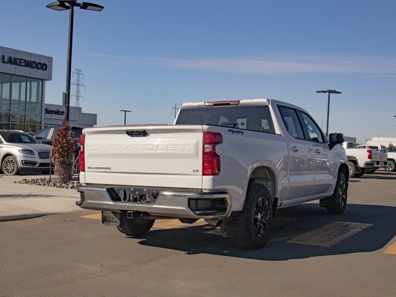 2023 Chevrolet Silverado 1500 4WD Crew Cab 147 LT White Sherwood Park - photo #9