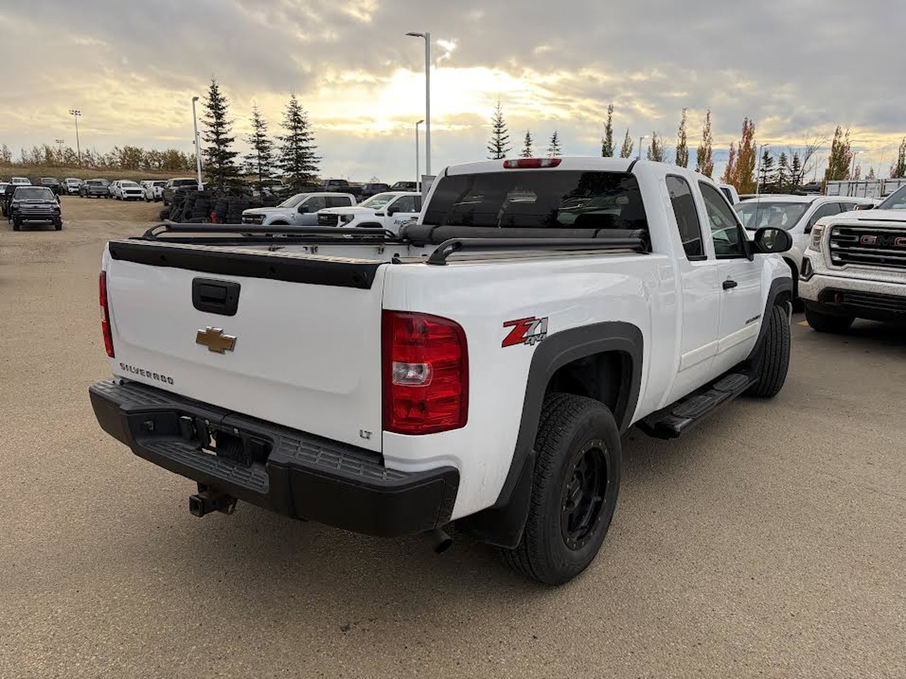 2007 Chevrolet Silverado 1500 4WD Ext Cab 134.0 WT White Sherwood Park - photo #3