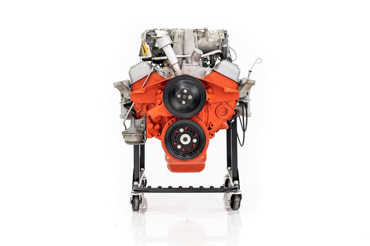 1962 Chevrolet 327/360HP PRIX EN USD | Fuelie Original Factory Motor never installed or stamped Montreal - photo #1