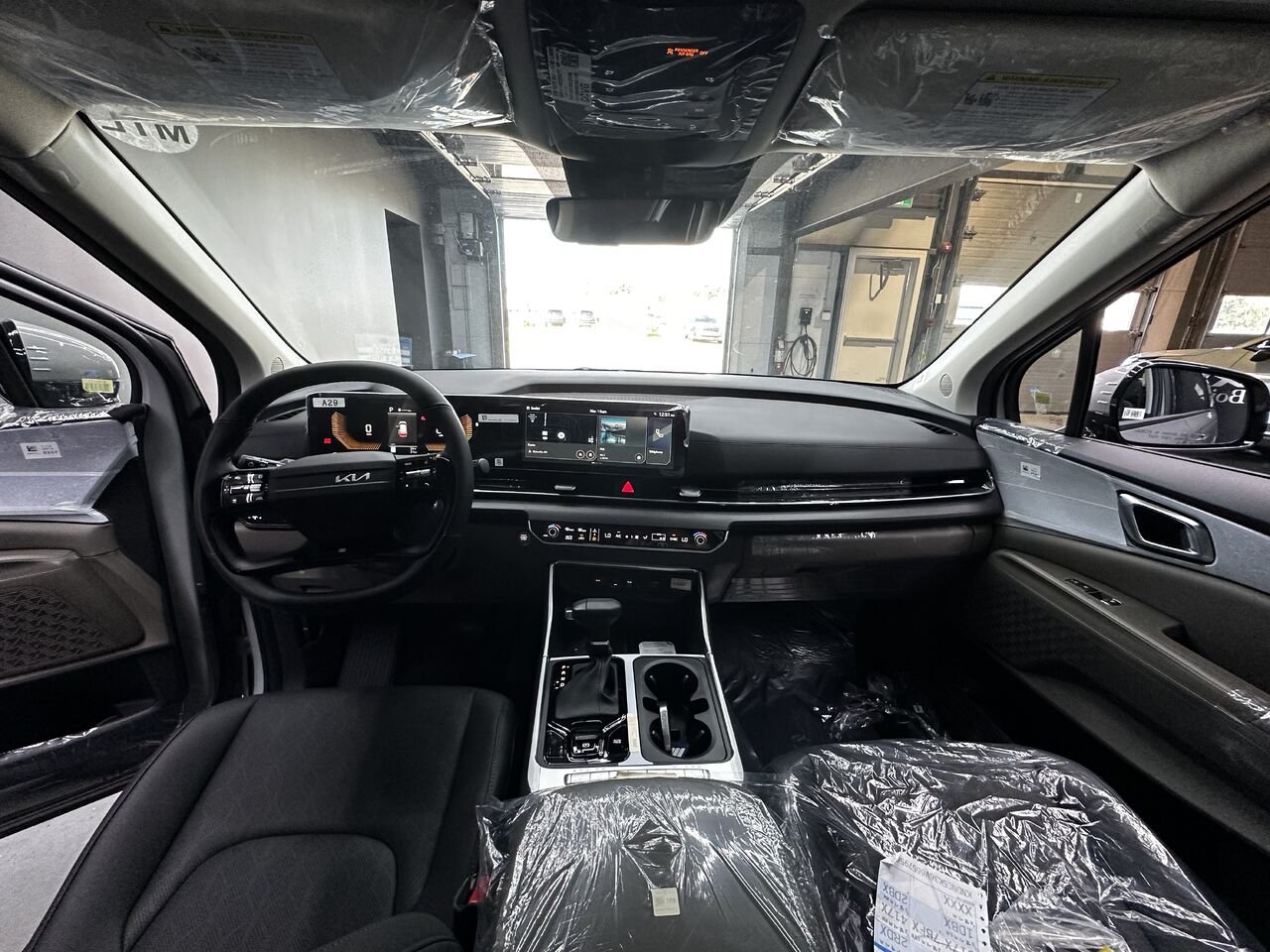 2027 Kia Carnival Ceramic Silver Blainville - photo #3