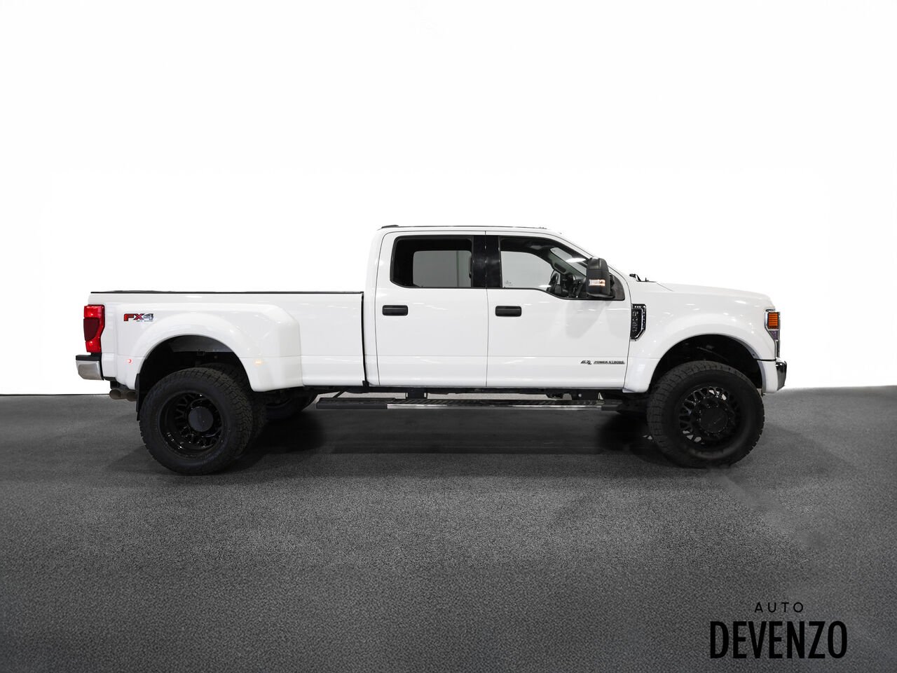 2020 Ford Super Duty F-450 DRW White Saint-Eustache - photo #2