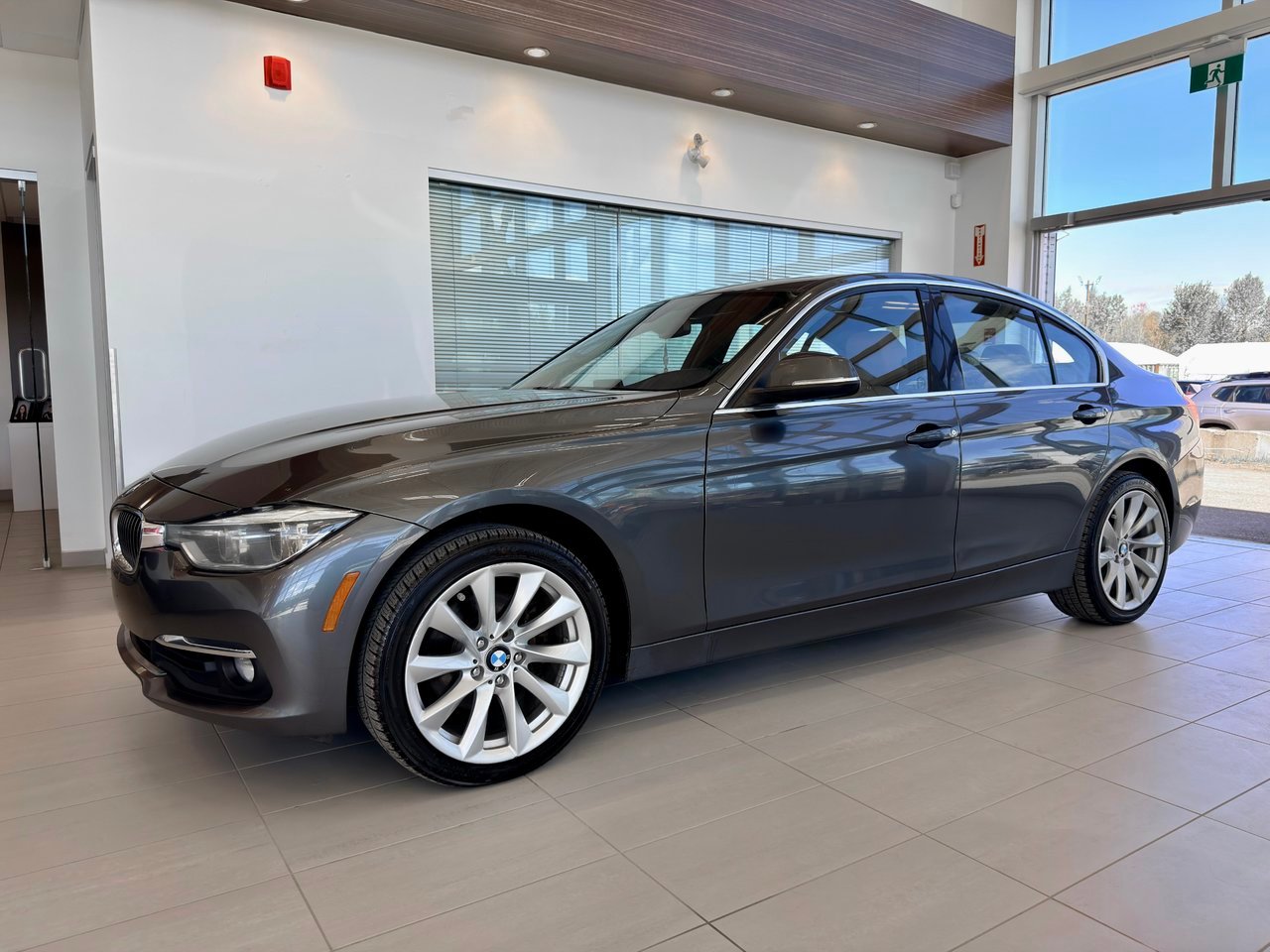 2016 BMW 3 Series Beige Notre-Dame-des-Prairies - photo #3