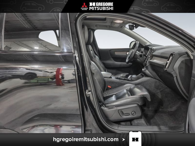 2023 Volvo XC40 Black Laval - photo #15