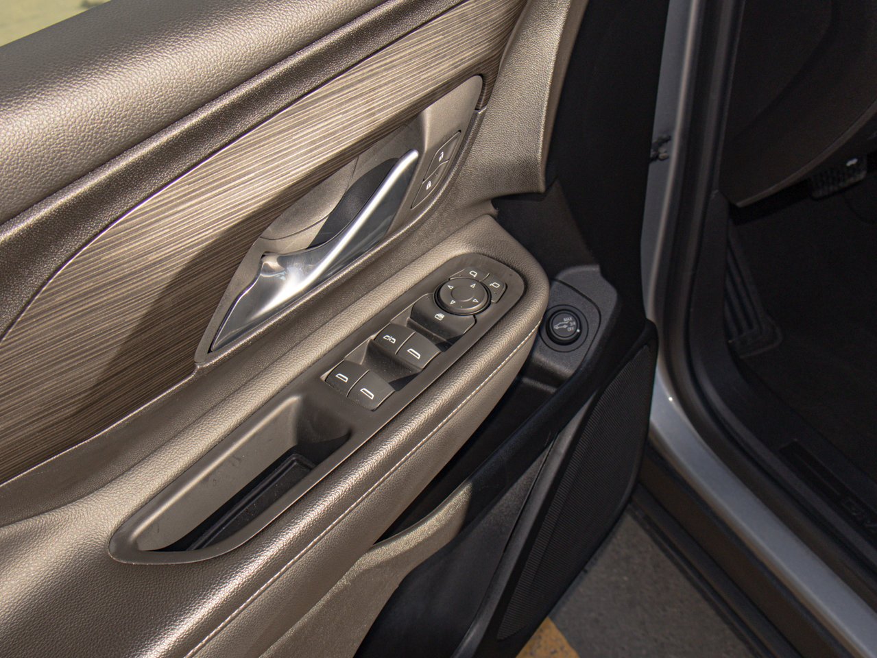 2024 GMC Terrain AWD 4dr SLE Grey Sherwood Park - photo #17