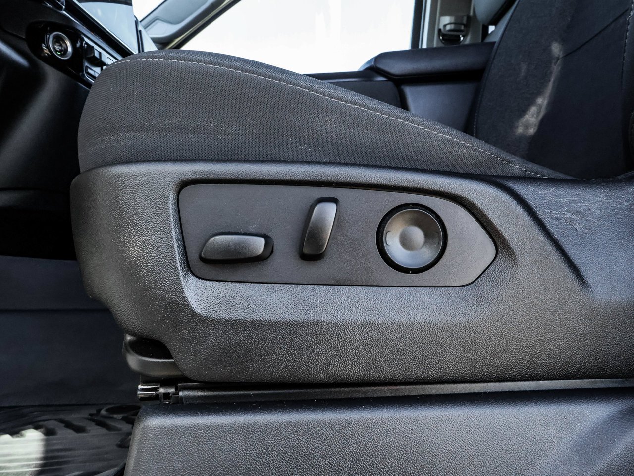 2024 Chevrolet Silverado 1500 4WD Crew Cab 147 RST Grey Sherwood Park - photo #19