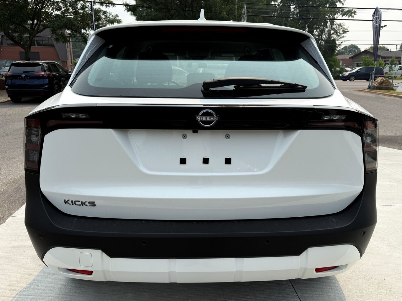 2025 Nissan Kicks KICKS S FWD Aspen White TriCoat Châteauguay - photo #6