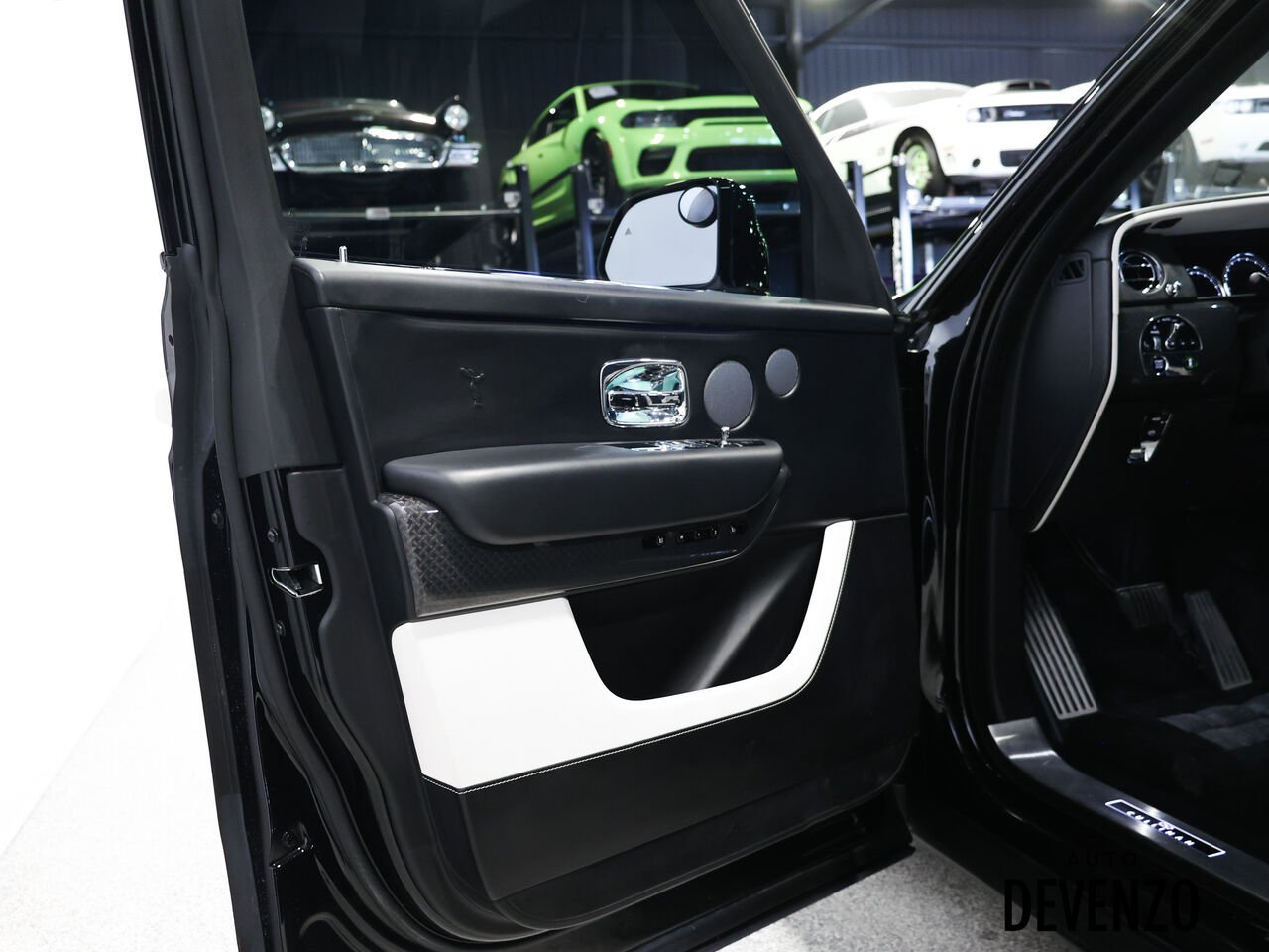 2023 Rolls-Royce Cullinan Black Saint-Eustache - photo #9