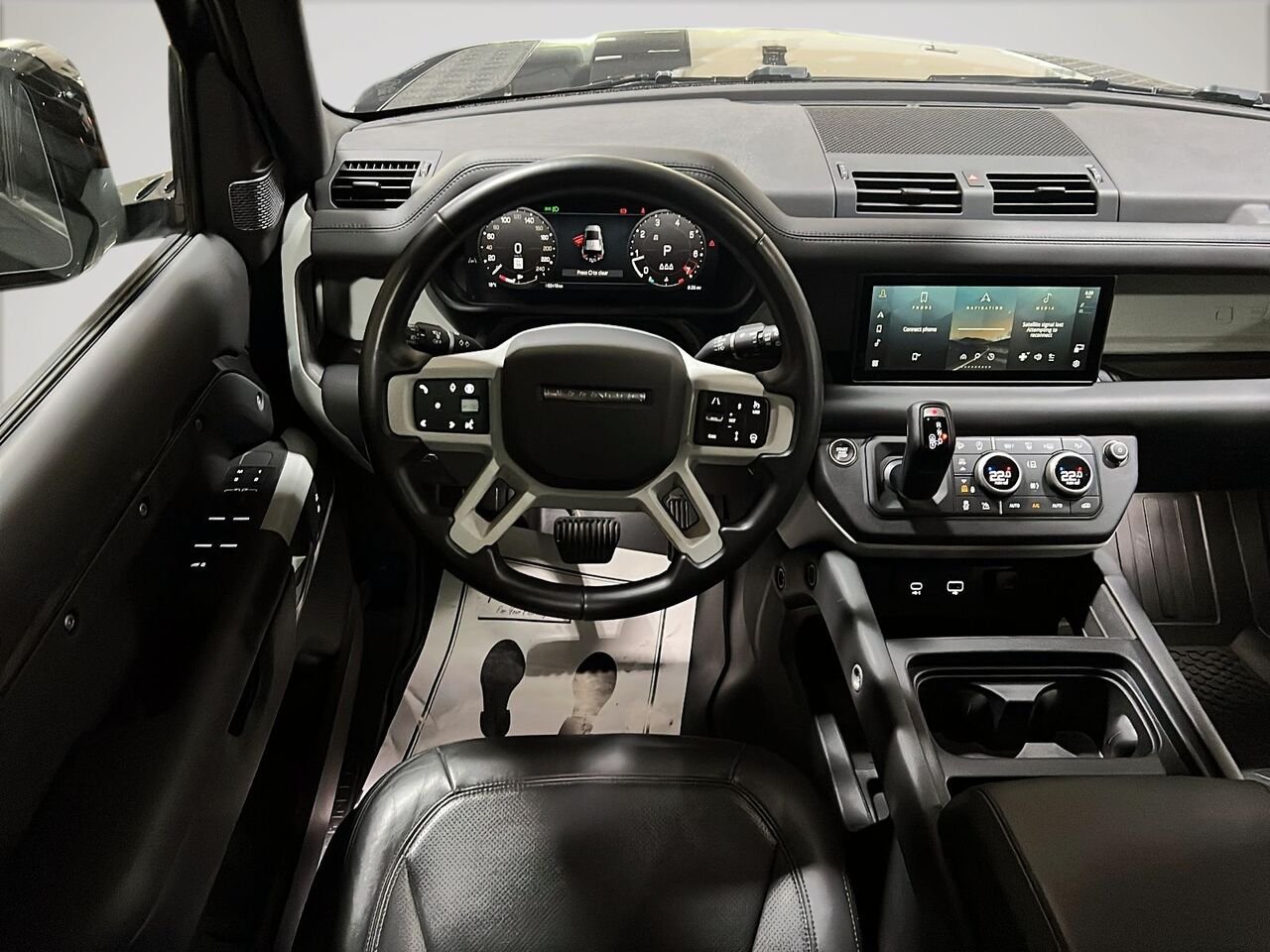 2024 Land Rover Defender Grey Québec - photo #32