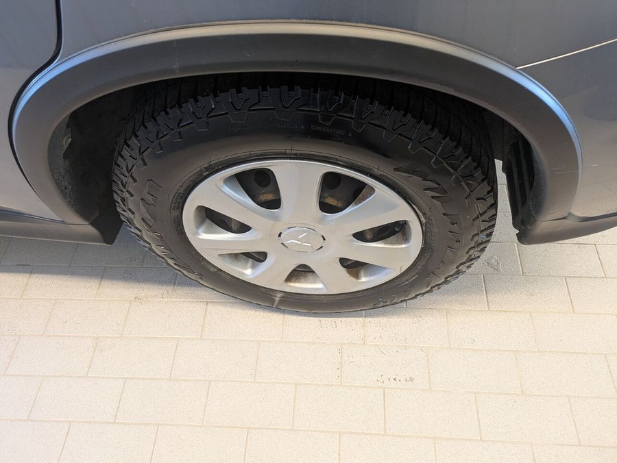 2022 Mitsubishi RVR ES AWD Grey