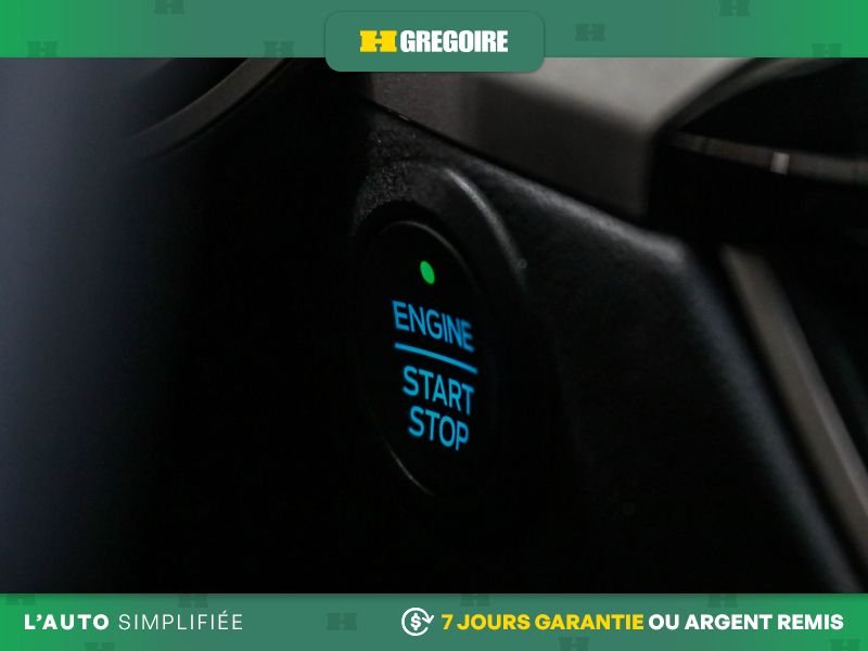 2022 Ford Escape Grey Laval - photo #23