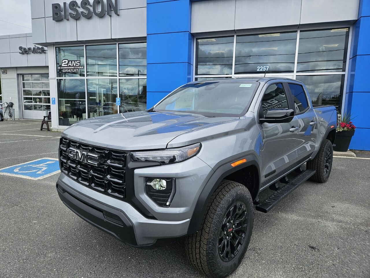 GMC Canyon Elevation cabine multiplace 4RM 2026 Argent métallisé Thetford Mines - photo #0