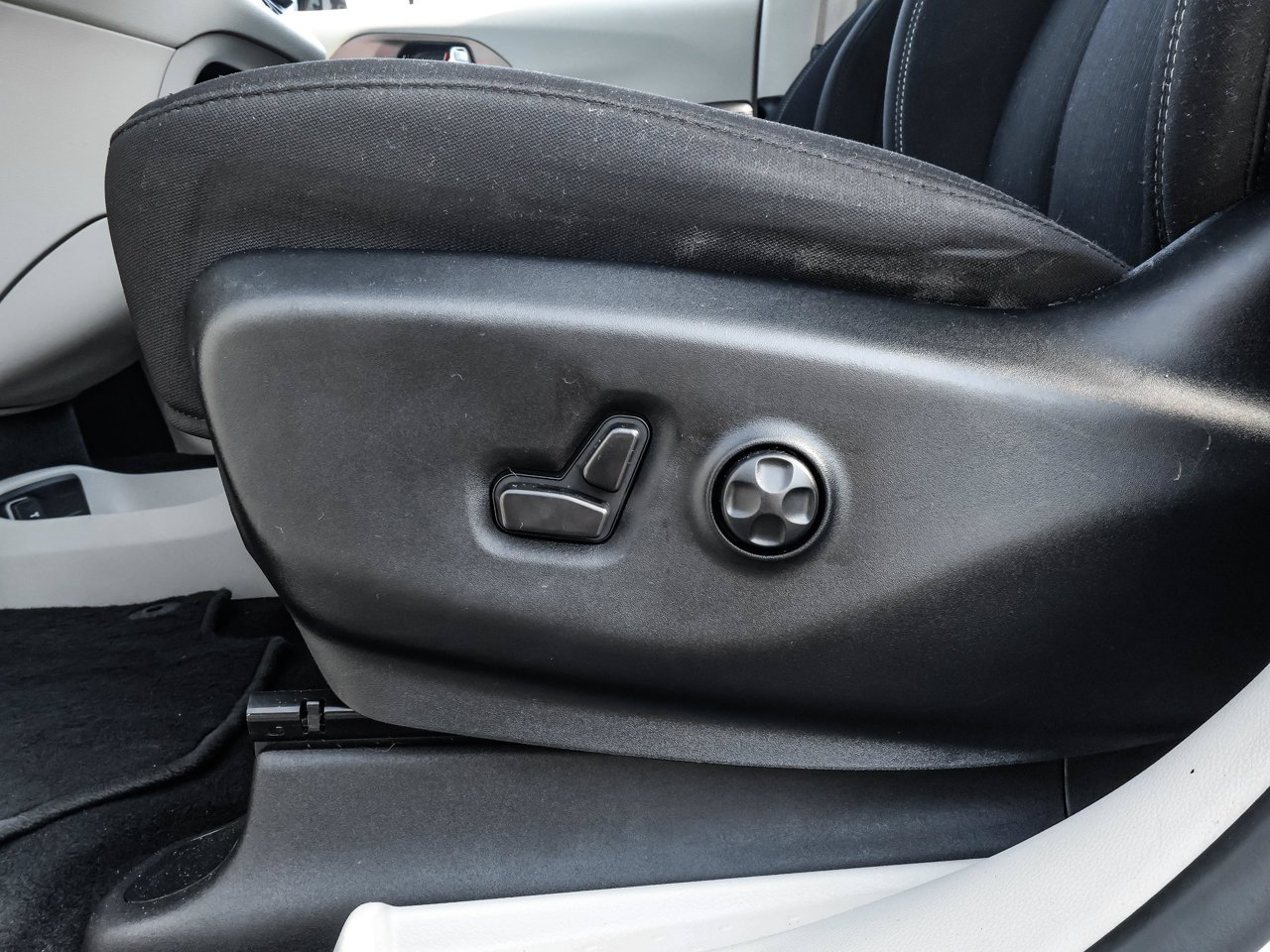 2024 Chrysler Grand Caravan SXT 2WD White Sherwood Park - photo #21