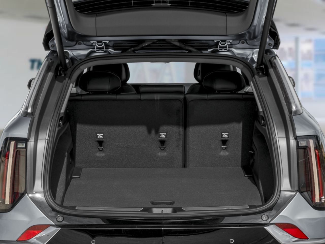 CADILLAC OPTIQ Sport haut de gamme 4 portes 2027 Noir corbeau Montmagny - photo #10