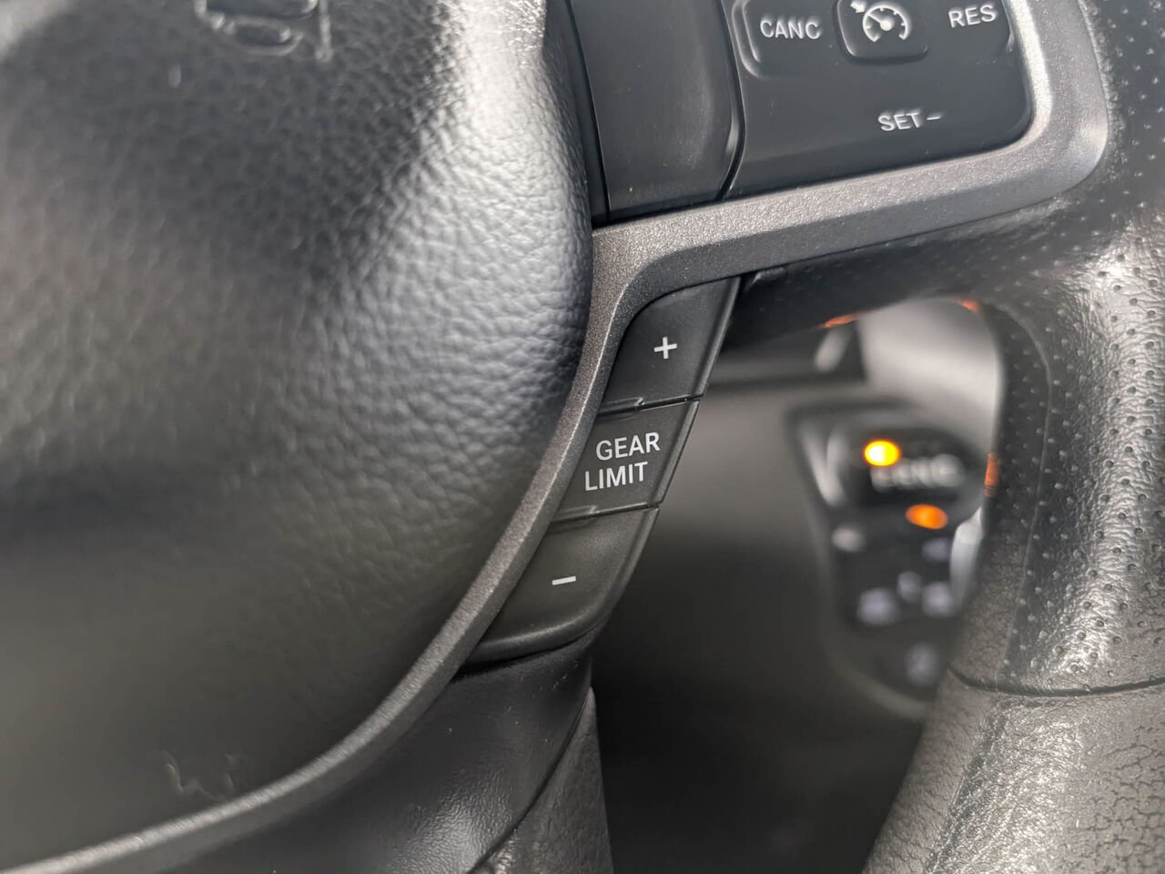 2020 Ram 1500 1C6RRFGG5LN112214 Grey Sherbrooke - photo #15