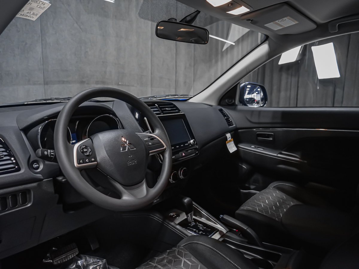 2027 Mitsubishi RVR ES Octane Blue Montreal - photo #5