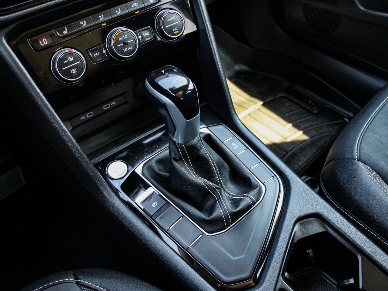 2024 Volkswagen Taos Comfortline FWD Grey Sherwood Park - photo #24