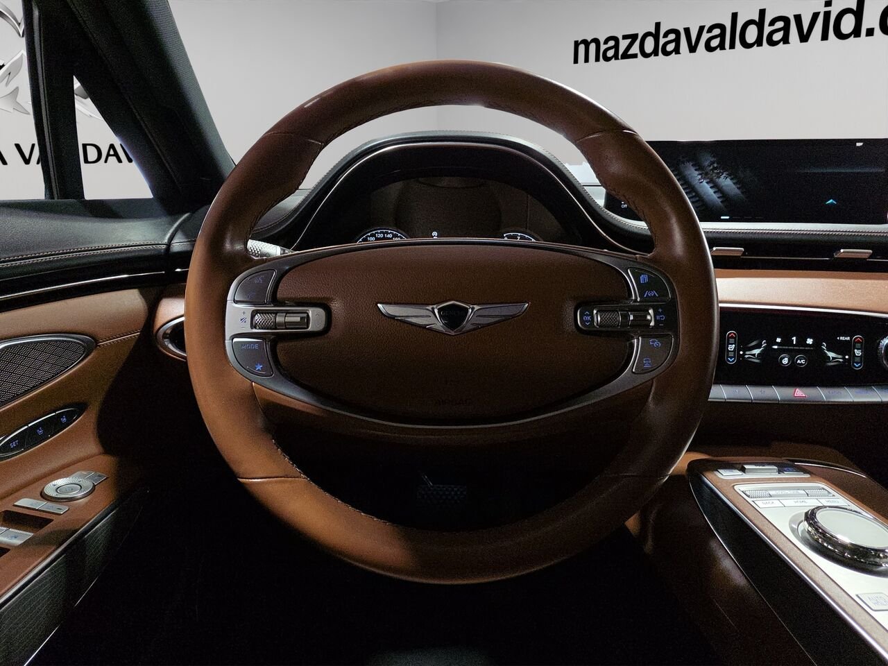 Genesis GV70 2.5T Advanced Plus TI, toit ouvrant panoramique, navigation, sièges fonction mémoire, volant 2022 Bleu Val-David - photo #9