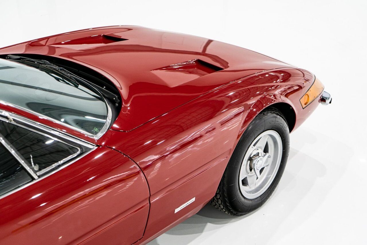 Ferrari 365 GTB4 Daytona 18,301 miles With Orig Books/Tools/ Carbs / Filter Box 1973 Rouge Montréal - photo #54