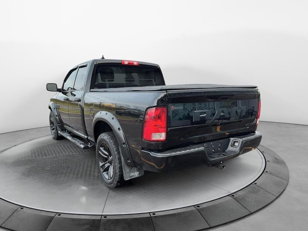 2020 Ram 1500 Classic Express Black Baie-Comeau - photo #2