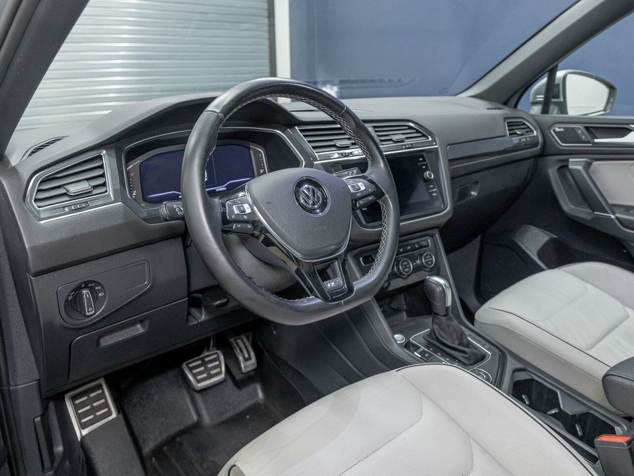 Volkswagen Tiguan HIGHLINE 4MOTION *TOIT* NAV CUIR FENDER CARPLAY 2020 Gris