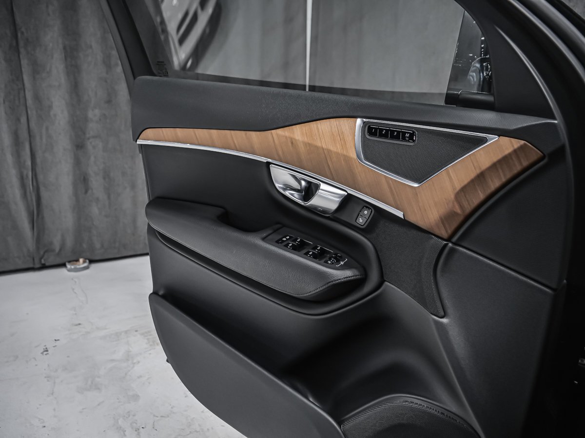 2022 Volvo XC90 T6 MOMENTUM CLIMAT Grey Montreal - photo #9