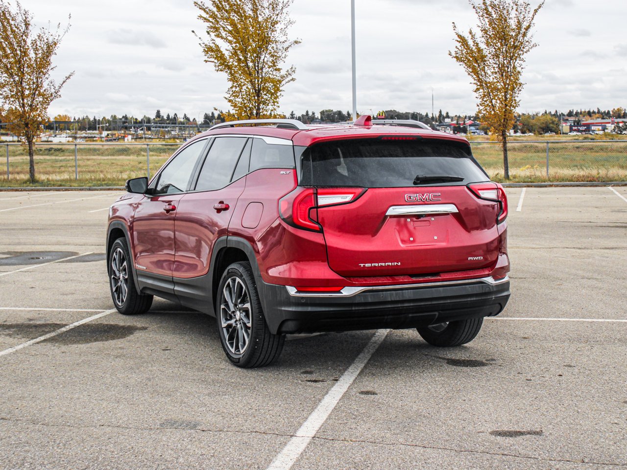 2023 GMC Terrain AWD 4dr SLT Red Sherwood Park - photo #5