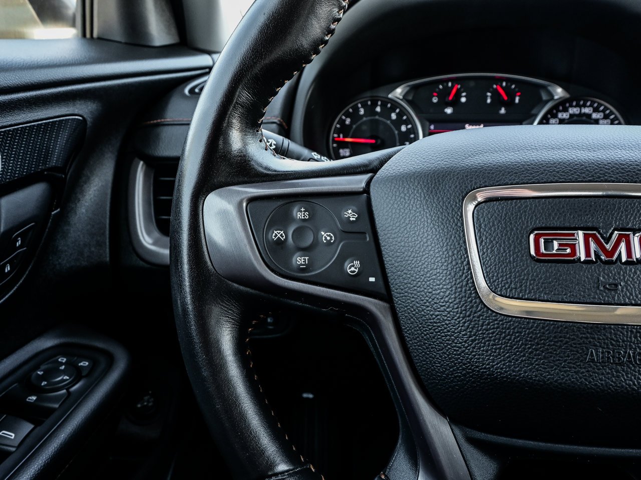 2022 GMC Terrain AWD 4dr AT4 White Sherwood Park - photo #22