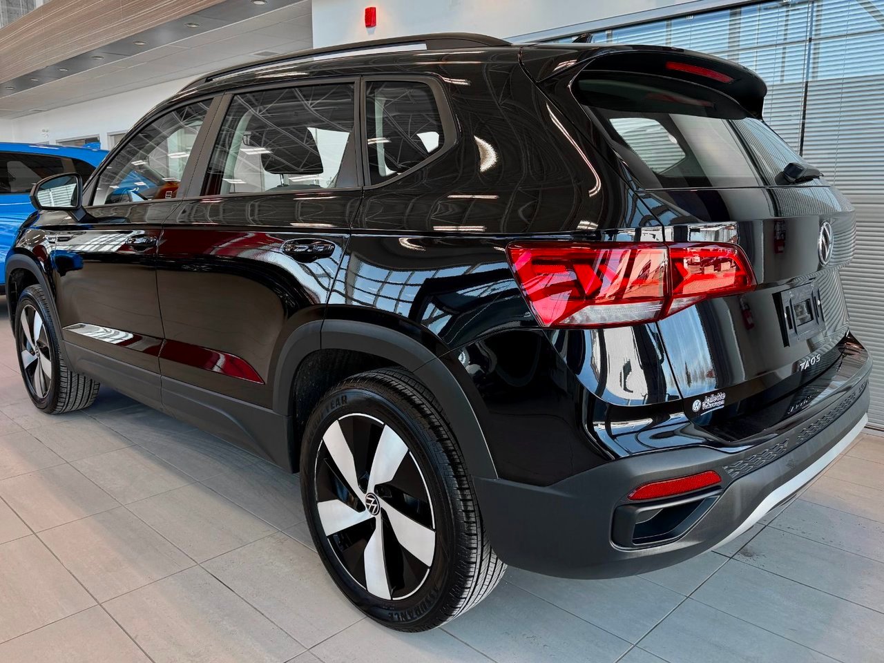 2024 Volkswagen Taos Black Notre-Dame-des-Prairies - photo #11