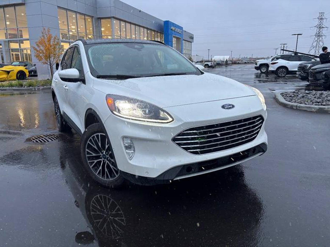 2022 Ford Escape Titanium Plug-In Hybrid FWD White Sherwood Park - photo #1