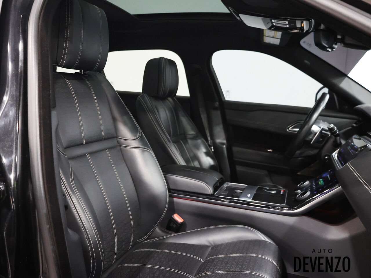 2018 Land Rover Range Rover Velar Black Saint-Eustache - photo #7