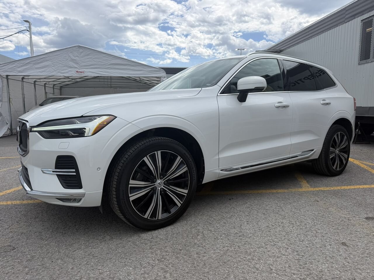 2023 Volvo XC60 B6 Ultimate AWD White Laval - photo #0