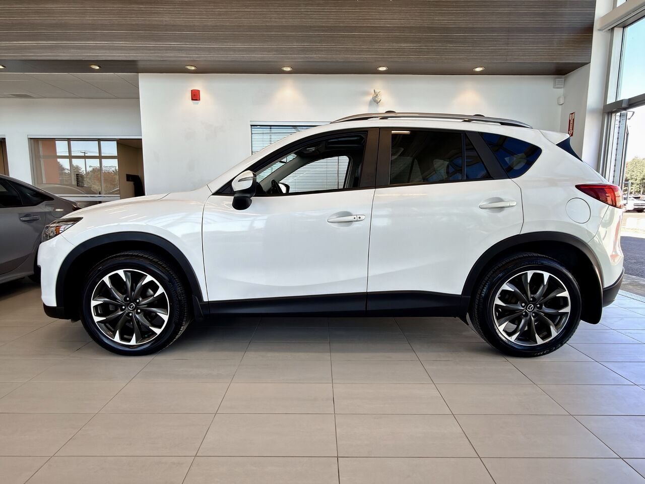 2016 Mazda CX-5 White Notre-Dame-des-Prairies - photo #6