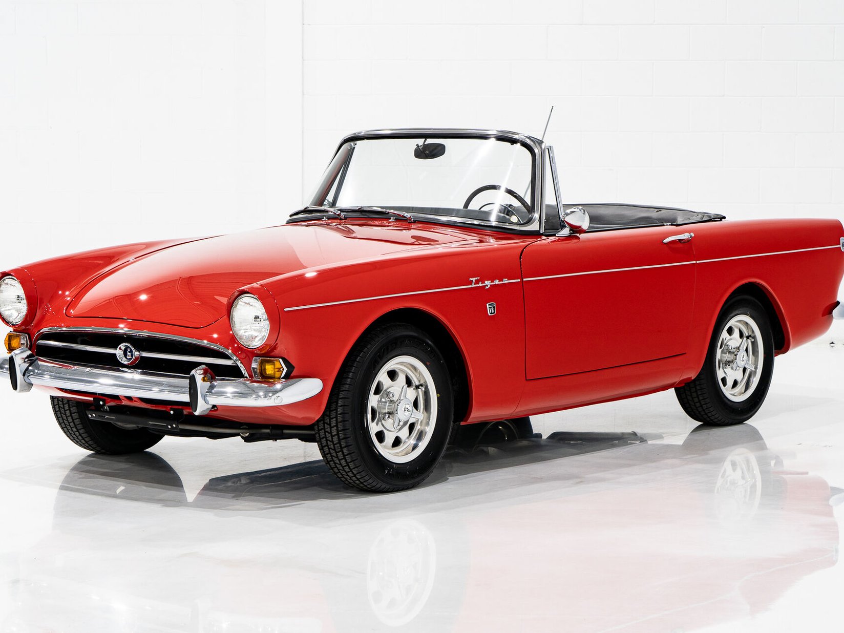Sunbeam Tiger Unrestored with single repaint **PRIX EN USD** 1967 Rouge Montréal - photo #0