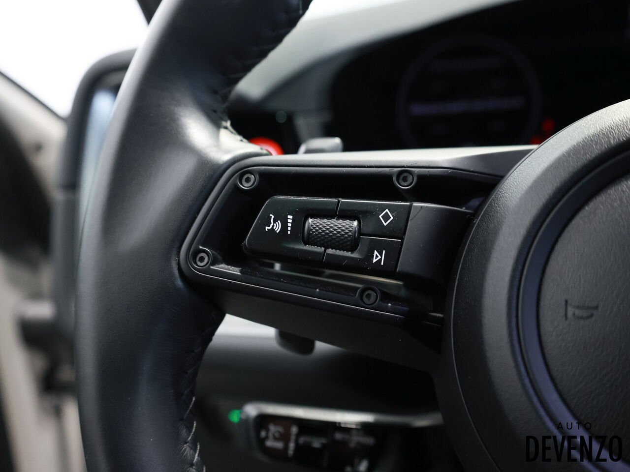 2025 Porsche Cayenne Grey Saint-Eustache - photo #13