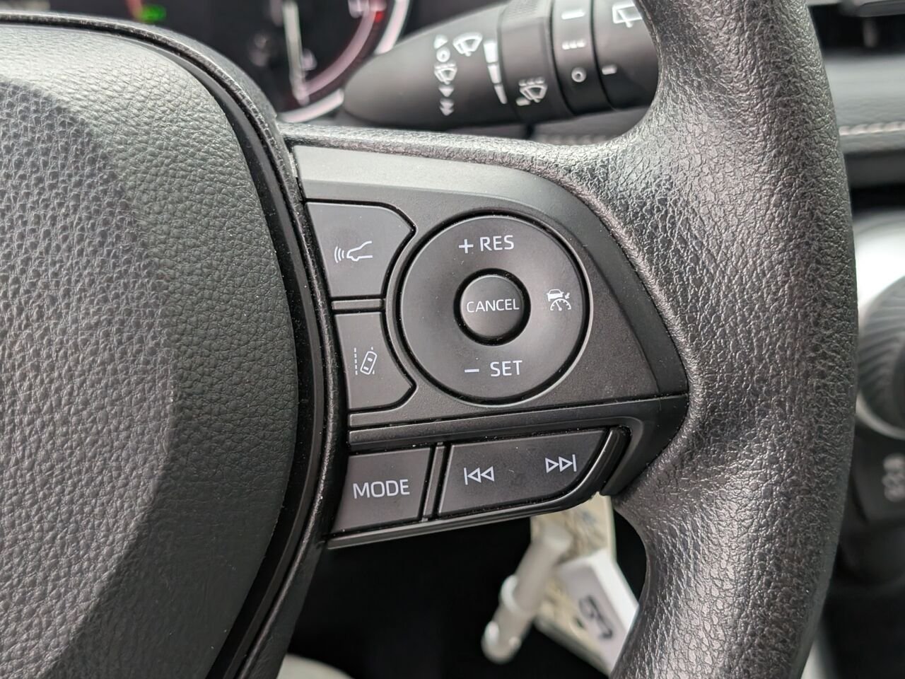 Toyota RAV4 LE/SIÈGES CHAUFFANTS/CAMÉRA DE RECUL/BLUETOOTH/AC/ 2025 Noir Sherbrooke - photo #13