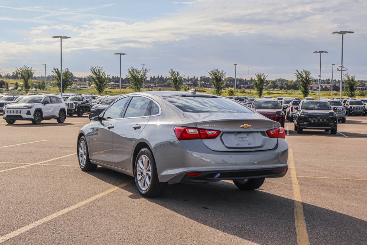 2025 Chevrolet Malibu 4dr Sdn 1LT Grey Sherwood Park - photo #5