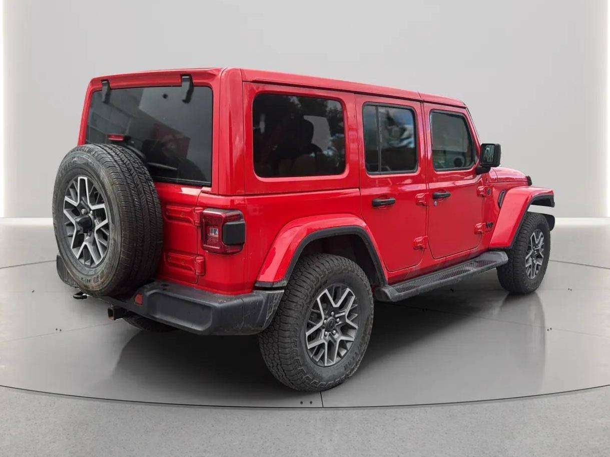 Jeep Wrangler Sahara 2025 Rouge Gatineau - photo #4