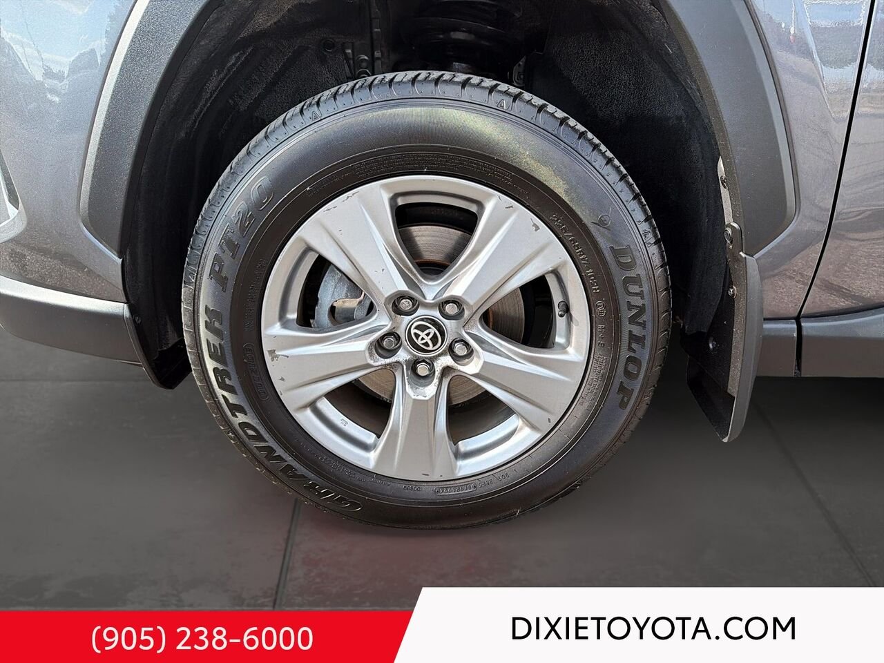 2024 Toyota RAV4 XLE AWD / CLEAN CARFAX / HEATED SEATS / MOONROOF / BACKUP CAMERA White Mississauga - photo #6