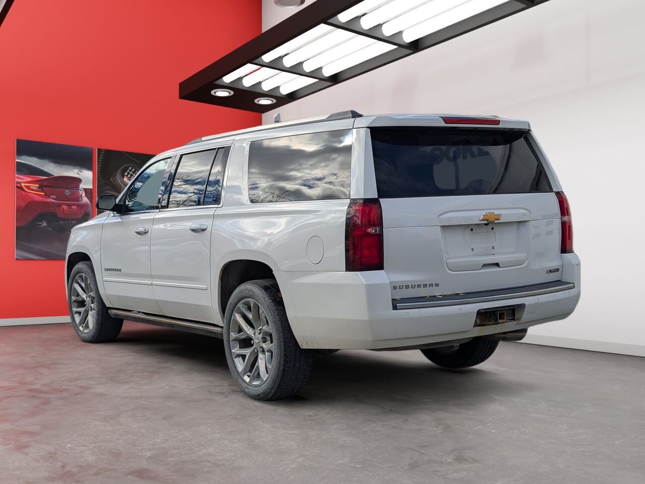 2018 Chevrolet Suburban 1GNSKJKC9JR351462 White Sherbrooke - photo #4